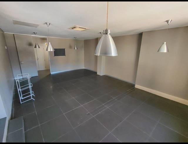 509M² OFFICE TO LET IN MAGALIESSIG
